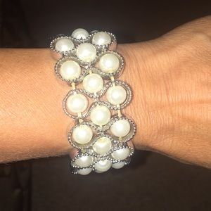 Bracelet with iridescent stones